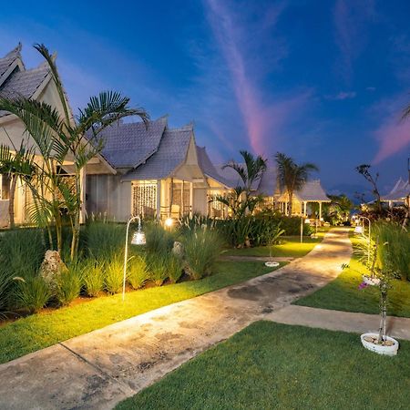 Paus Putih Hotel 蓝梦岛 外观 照片