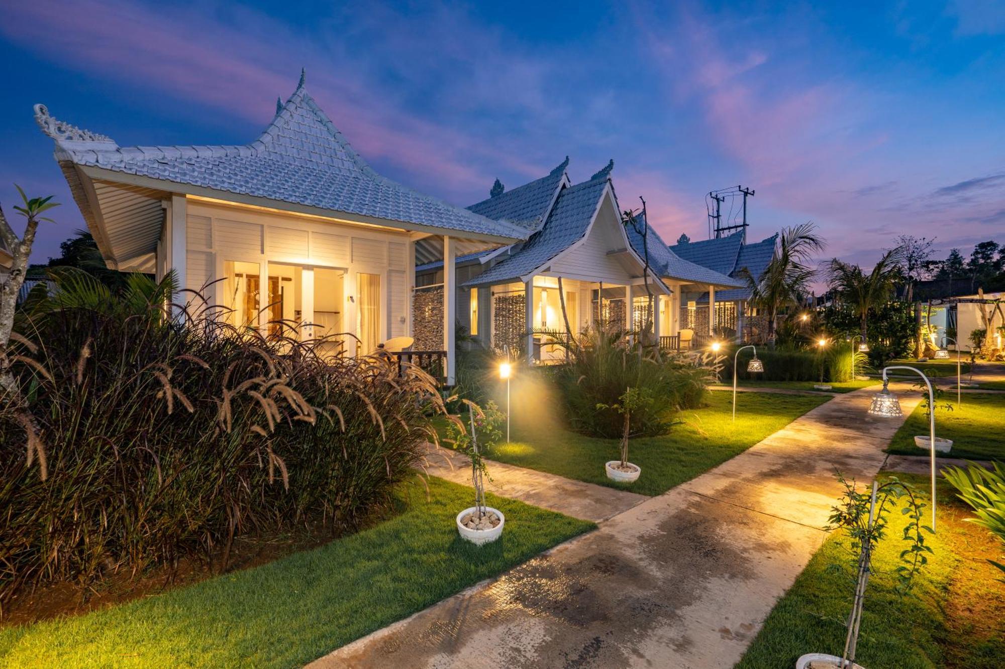 Paus Putih Hotel 蓝梦岛 外观 照片