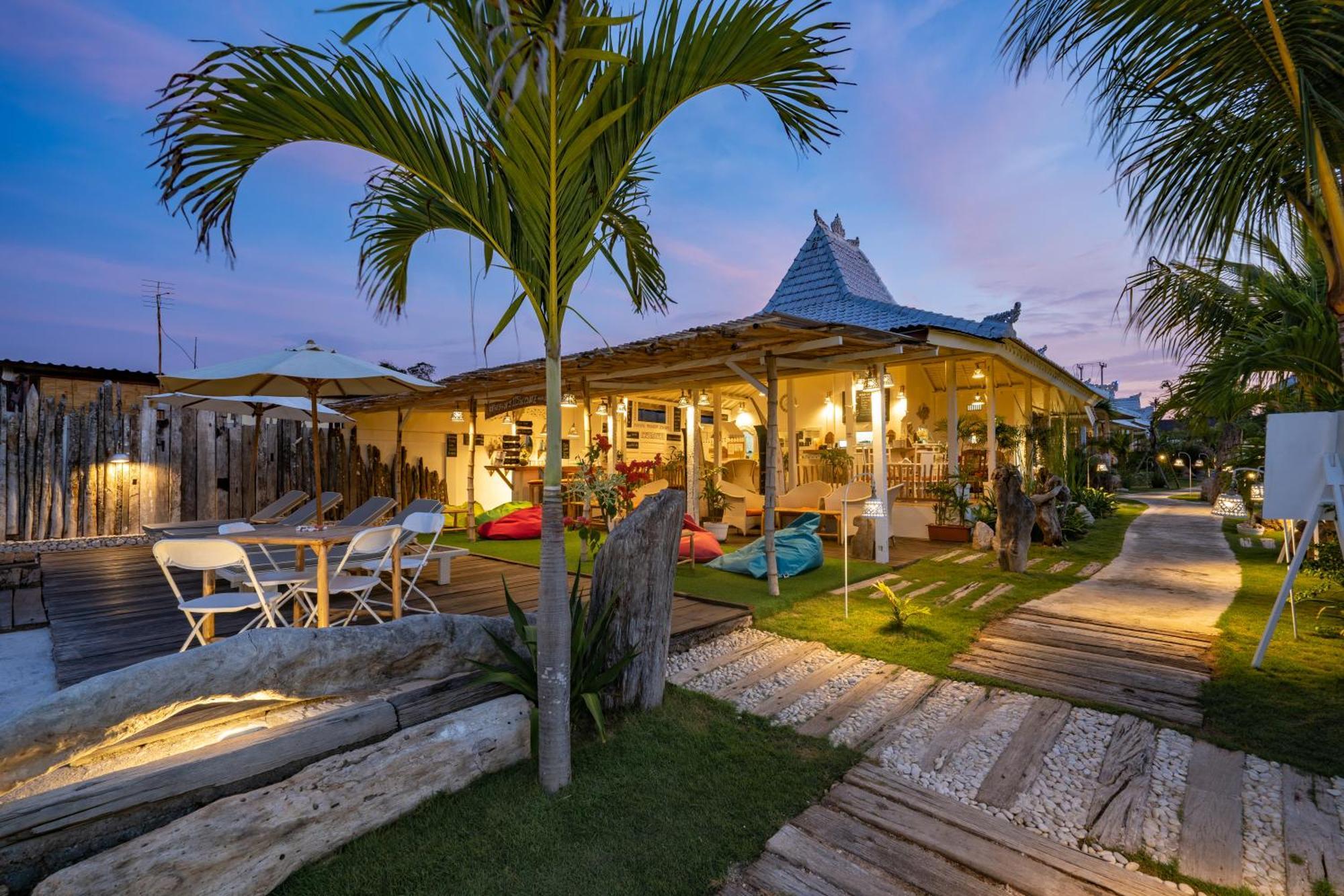 Paus Putih Hotel 蓝梦岛 外观 照片