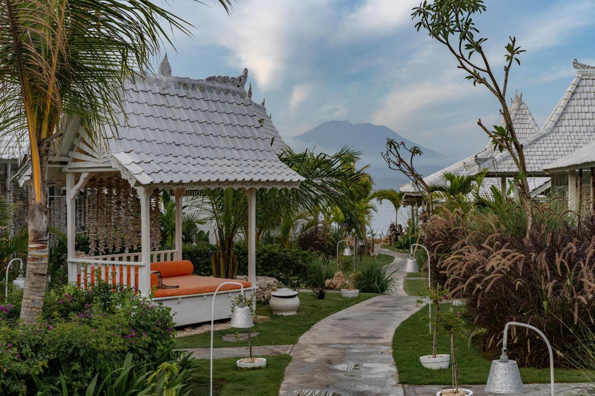 Paus Putih Hotel 蓝梦岛 外观 照片