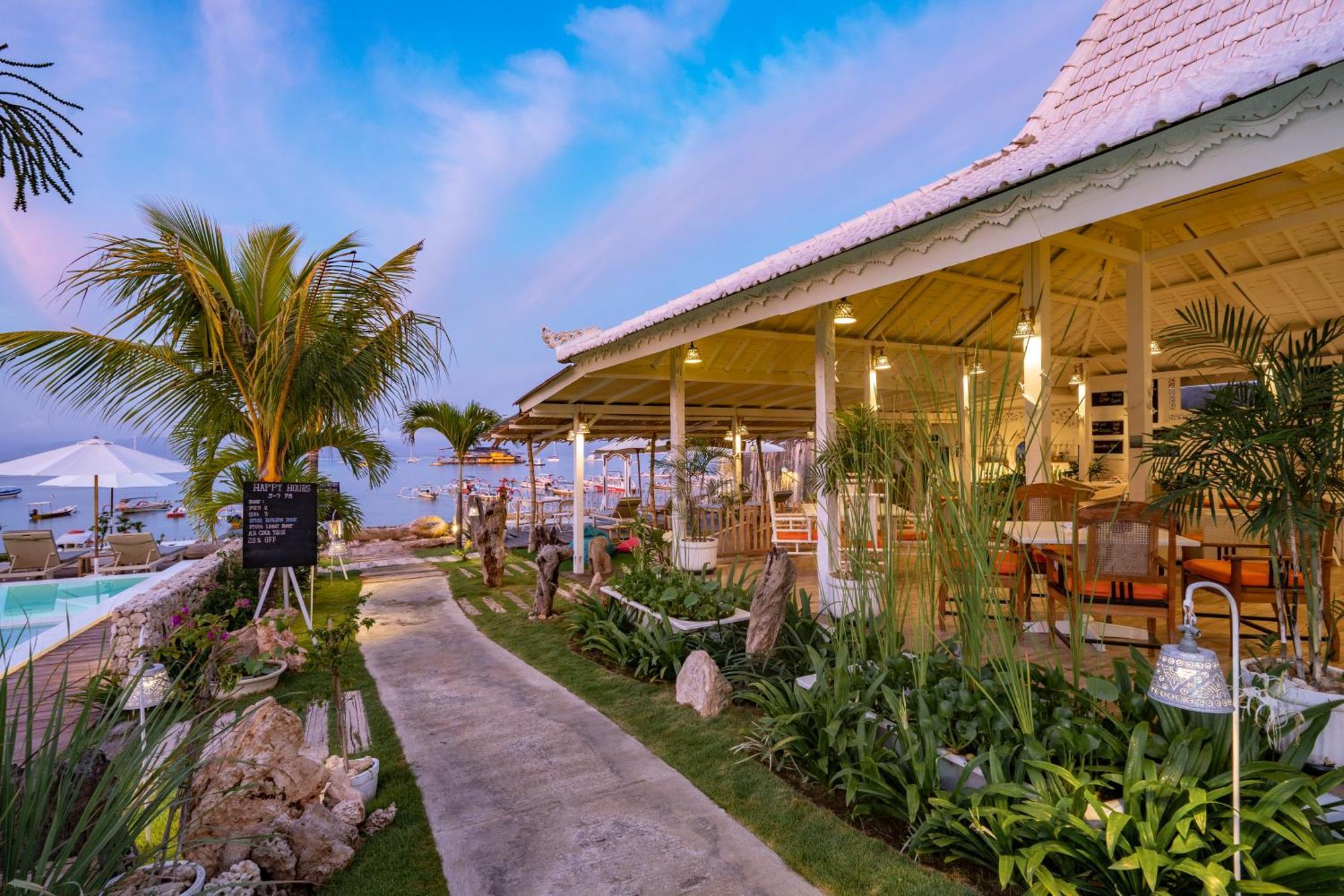 Paus Putih Hotel 蓝梦岛 外观 照片